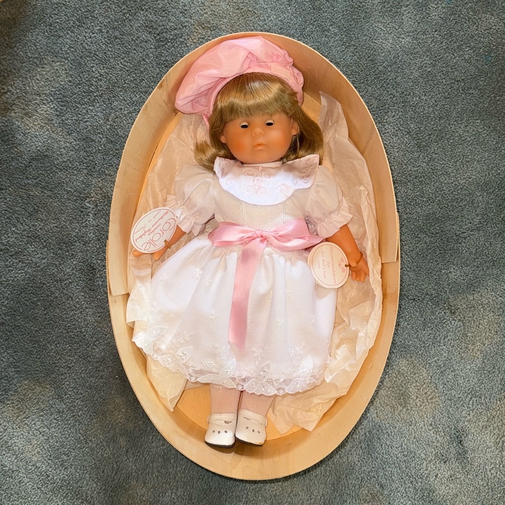 1987 LIMITED EDITION Corolle Doll in Mint Condition